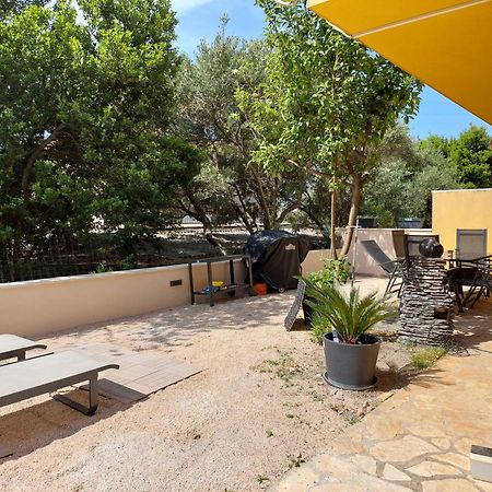 Spacious Apartment Close To The Sea In Kastel Luksic Kastela Bagian luar foto