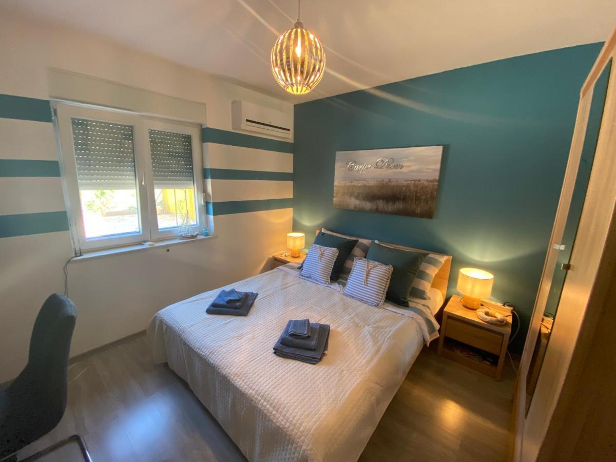 Spacious Apartment Close To The Sea In Kastel Luksic Kastela Bagian luar foto