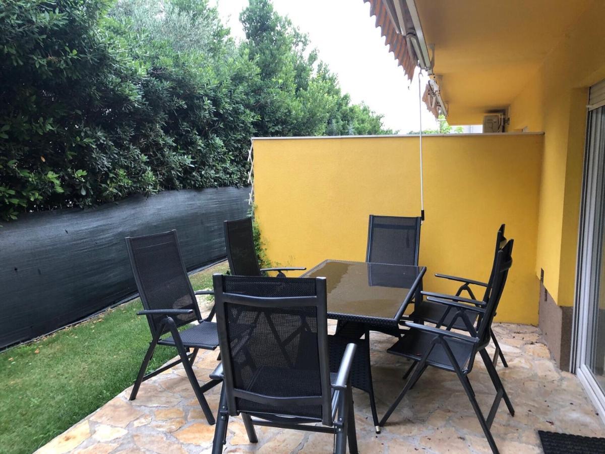 Spacious Apartment Close To The Sea In Kastel Luksic Kastela Bagian luar foto