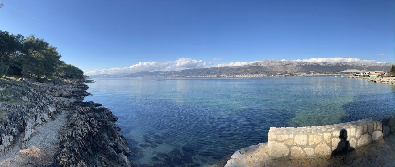 Spacious Apartment Close To The Sea In Kastel Luksic Kastela Bagian luar foto